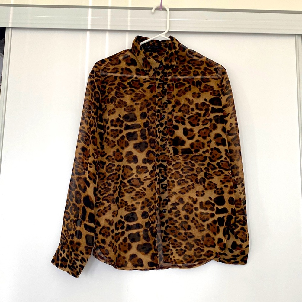 Very rich top to wear over a tank or t-shirt. Oversized but size S for measure.
